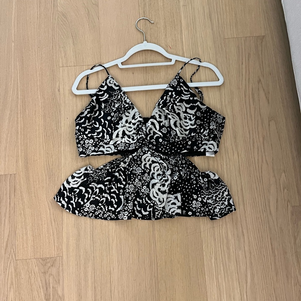 Zara Black and White Cut Out Floral Top. Size Medium.
